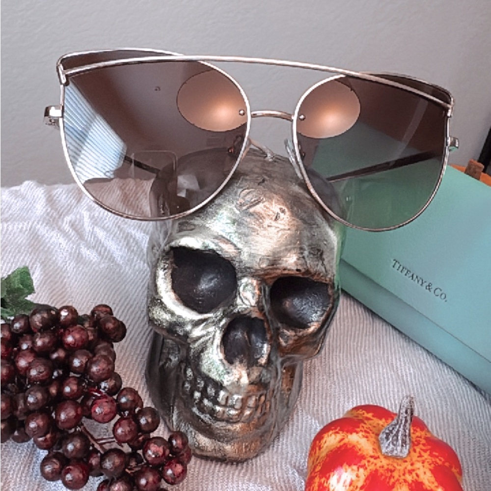 Tiffany & Co. women’s aviator sunglasses 🩵🖤🕶️